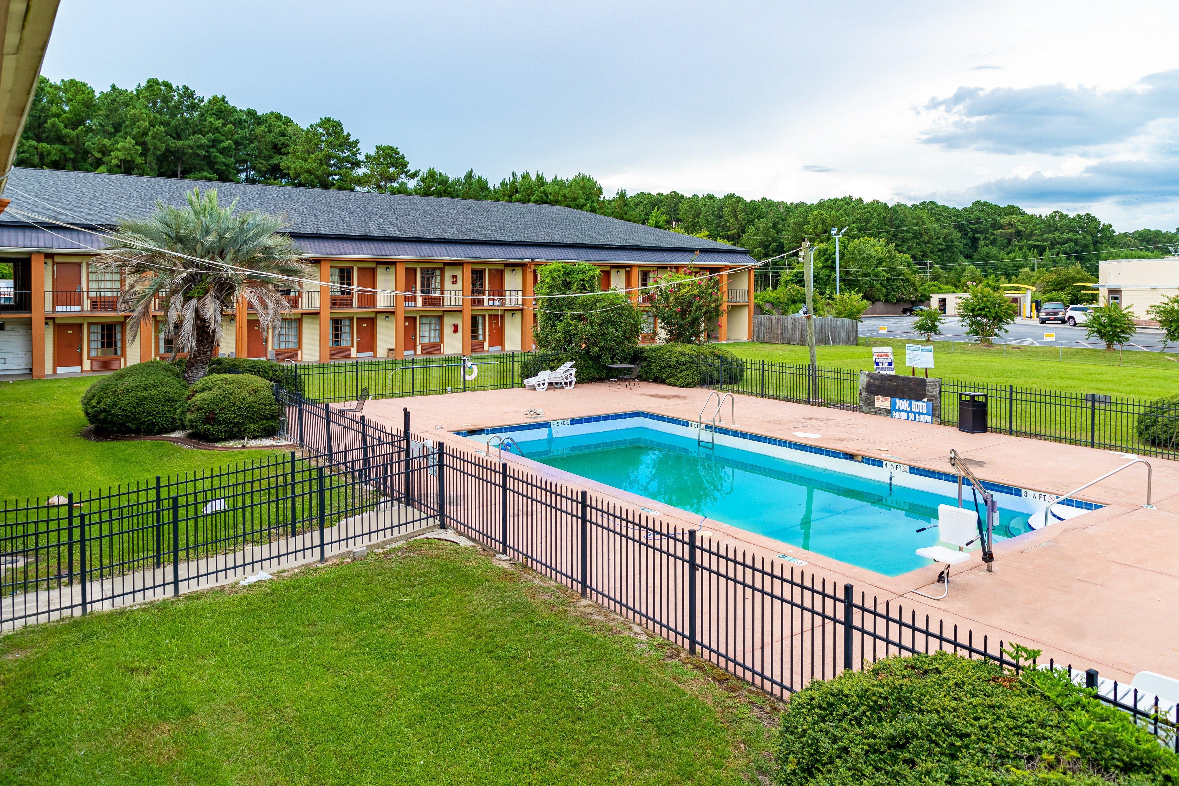 Red Roof Inn Savannah - Richmond Hill I-95 Екстер'єр фото